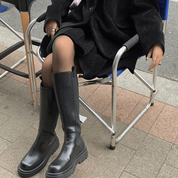 Lange Lederstiefel mit Plateau