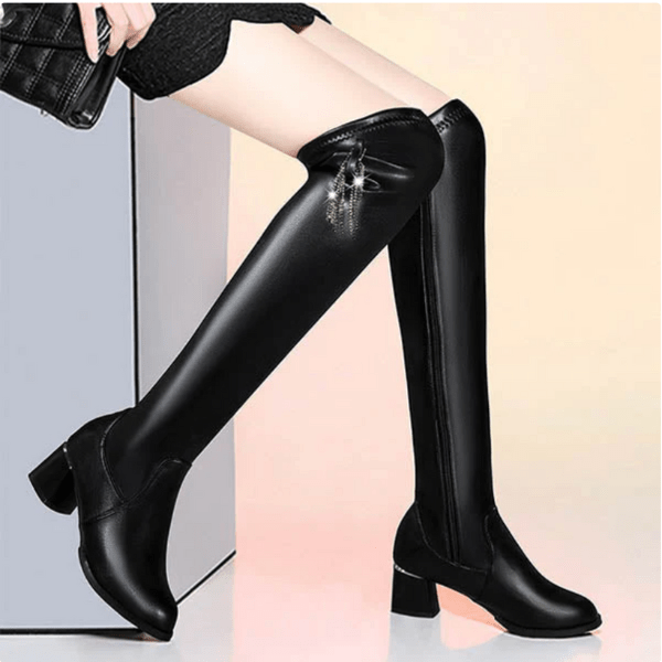 Schwarze Winterstiefel aus Leder