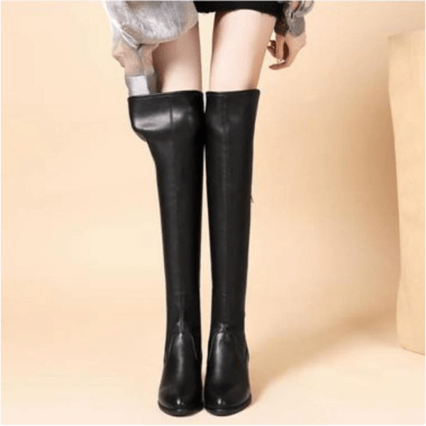 Schwarze Winterstiefel aus Leder