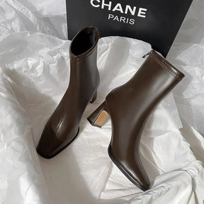 Bottines courtes pour femmes en cuir à bout carré talon 8 cm